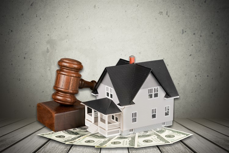 Esecuzioni immobiliari: chi paga le spese condominiali arretrate?